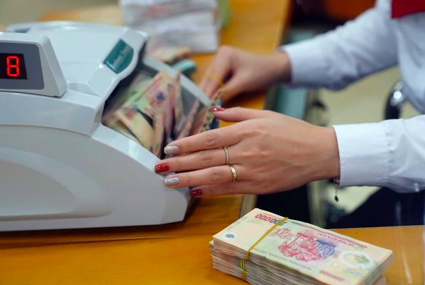 Bất chấp lãi suất giảm, người dân vẫn 